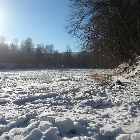 Trzy W Bieszczadach Деревянный коттедж