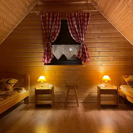 Trzy W Bieszczadach Деревянный коттедж *