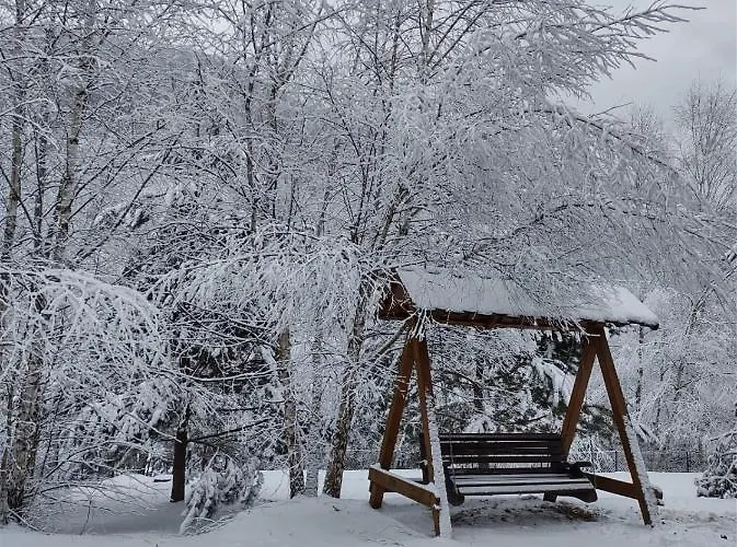 Trzy W Bieszczadach Lodge *